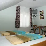Holzapfel Pensión 3*