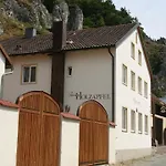 Holzapfel Pensión 3*